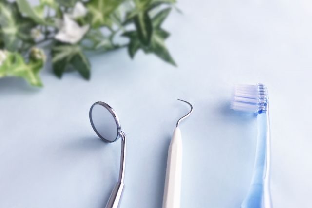 歯ブラシと治療道具