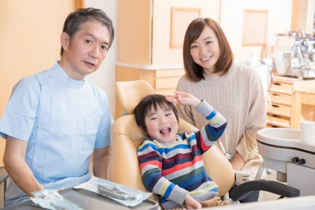 歯科医と親子